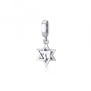 Star of David Charm with Chai Collection d'Etoiles de David