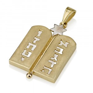 Ten Commandments Pendant Star of David in 14K Yellow Gold  Colliers & Pendentifs