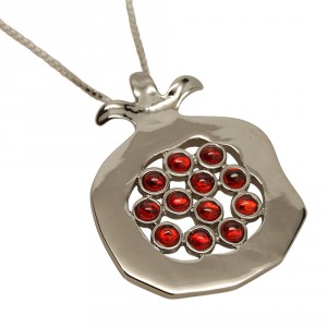 Sleek Pomegranate Pendant in Rhodium Plated with Garnet Stones Colliers & Pendentifs