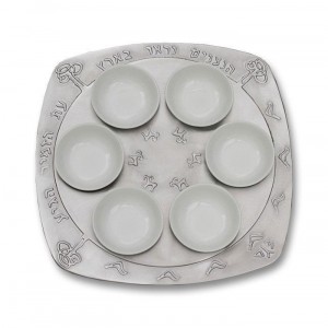 Aluminum Seder Plate with Hebrew Phrase and Glass Bowls by Shraga Landesman Plateaux de Seder