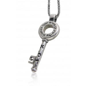 Key Charm Pendant with Jacob's Blessing & the Divine Name of Hashem Colliers & Pendentifs