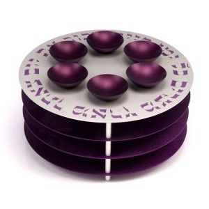 Purple Aluminum Seder Plate with Matzah Plates, Hebrew Text and Six Bowls Plateaux de Seder