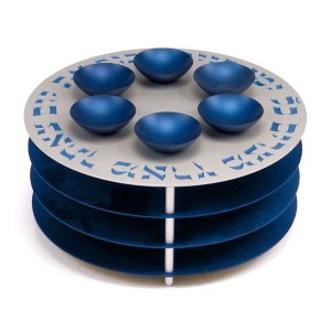 Blue Aluminum Seder Plate with Matzah Plates, Hebrew Text and Six Bowls Plateaux de Seder