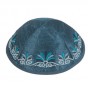 Kipá Azul de Yair Emanuel con bordado de Dátiles